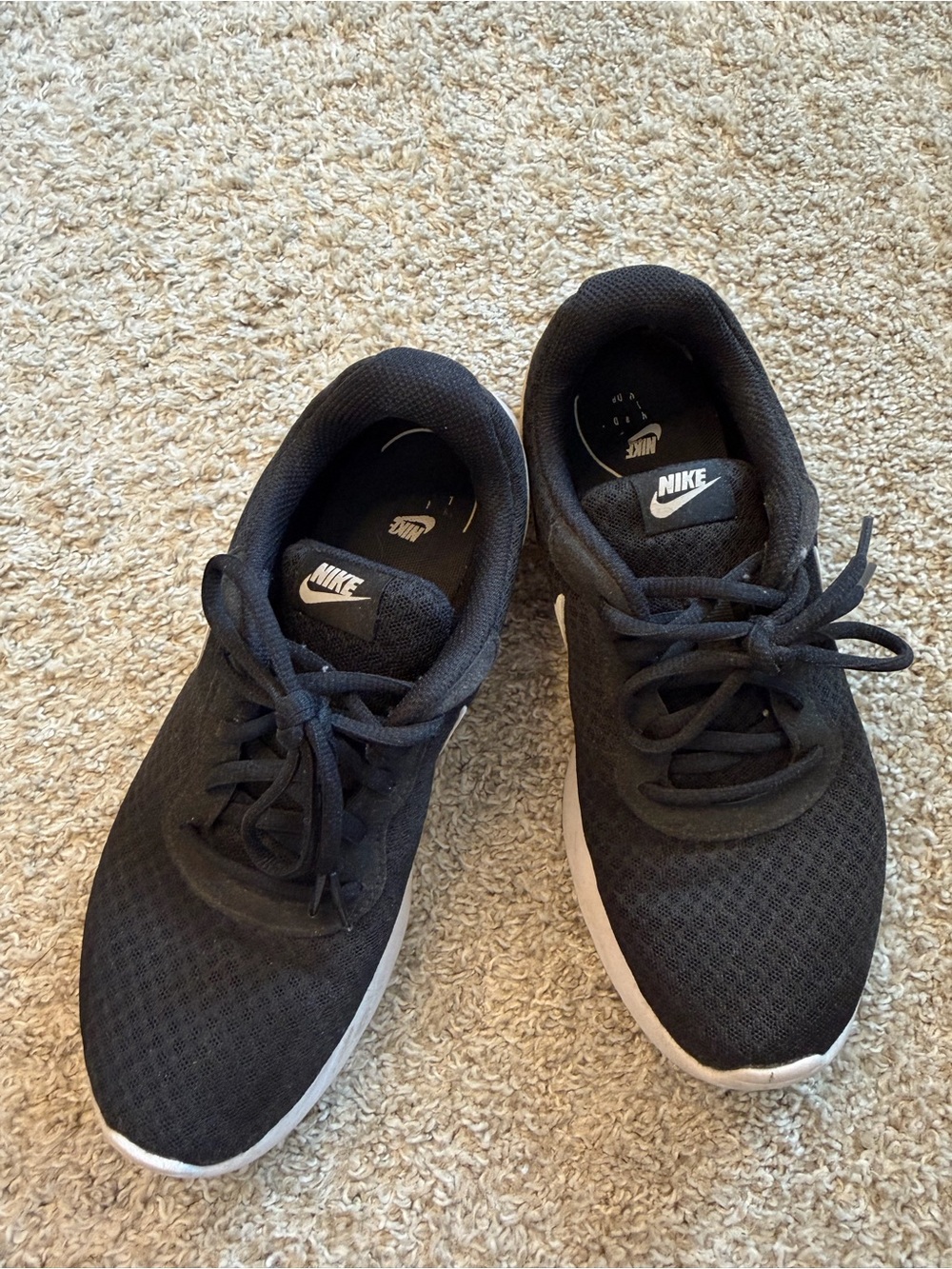 Nike Tanjun Black Mesh Running Shoes with White Soles Women’s 7.5